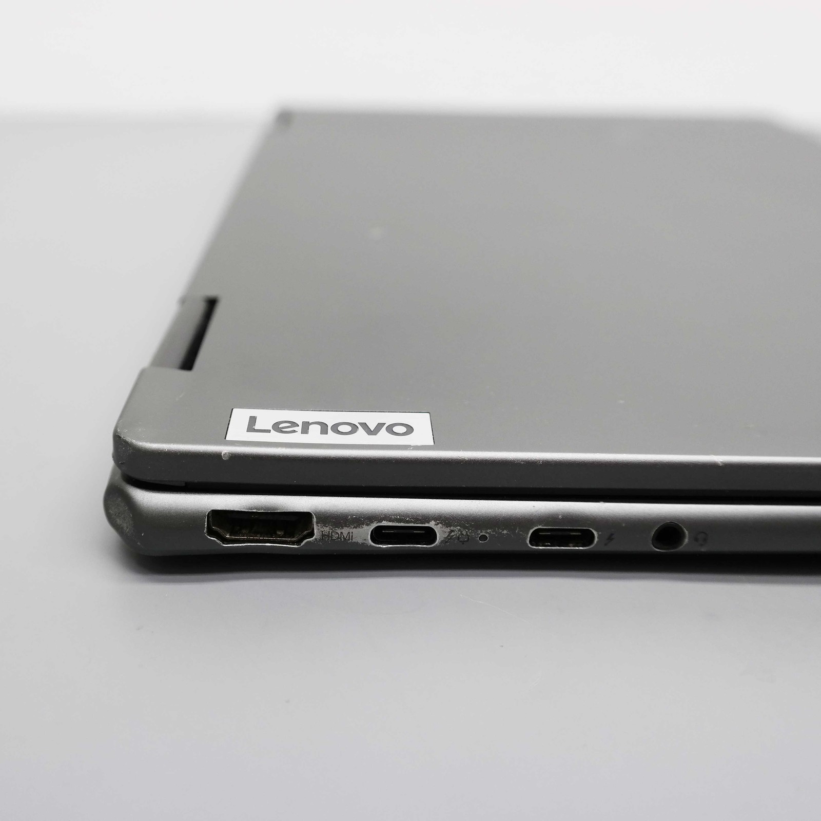 Lenovo Yoga 7i 2-in-1 14″ Core Ultra 7 155U 16GB 1TB SSD ISSUE