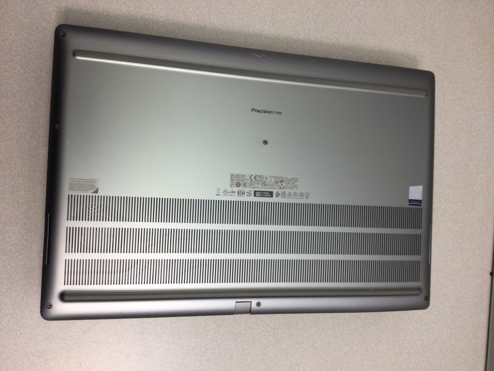 Dell Precision 7750 i7-10875H 2.30GHz 32GB 256GB NVMe 17.3″ RTX 4000