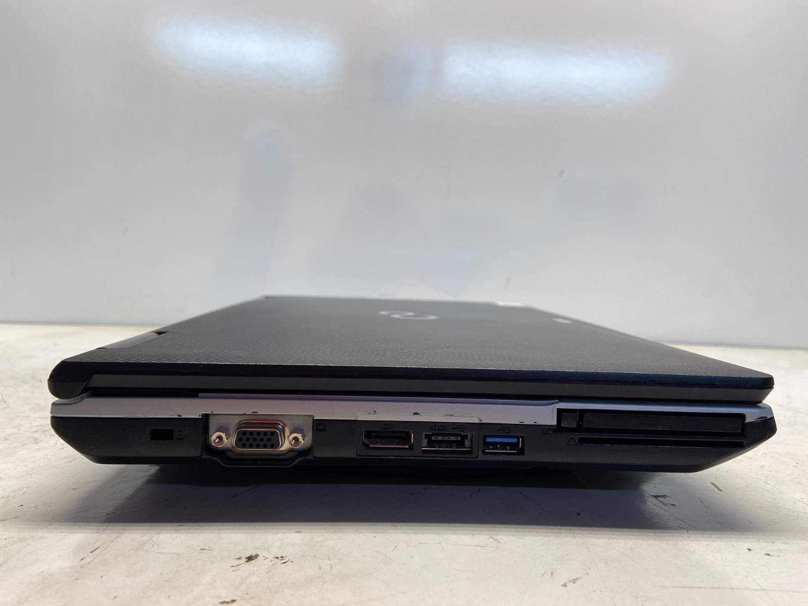 Fujitsu LifeBook E751 Intel i5-2520M 2.5GHz 4 GB NO HDD