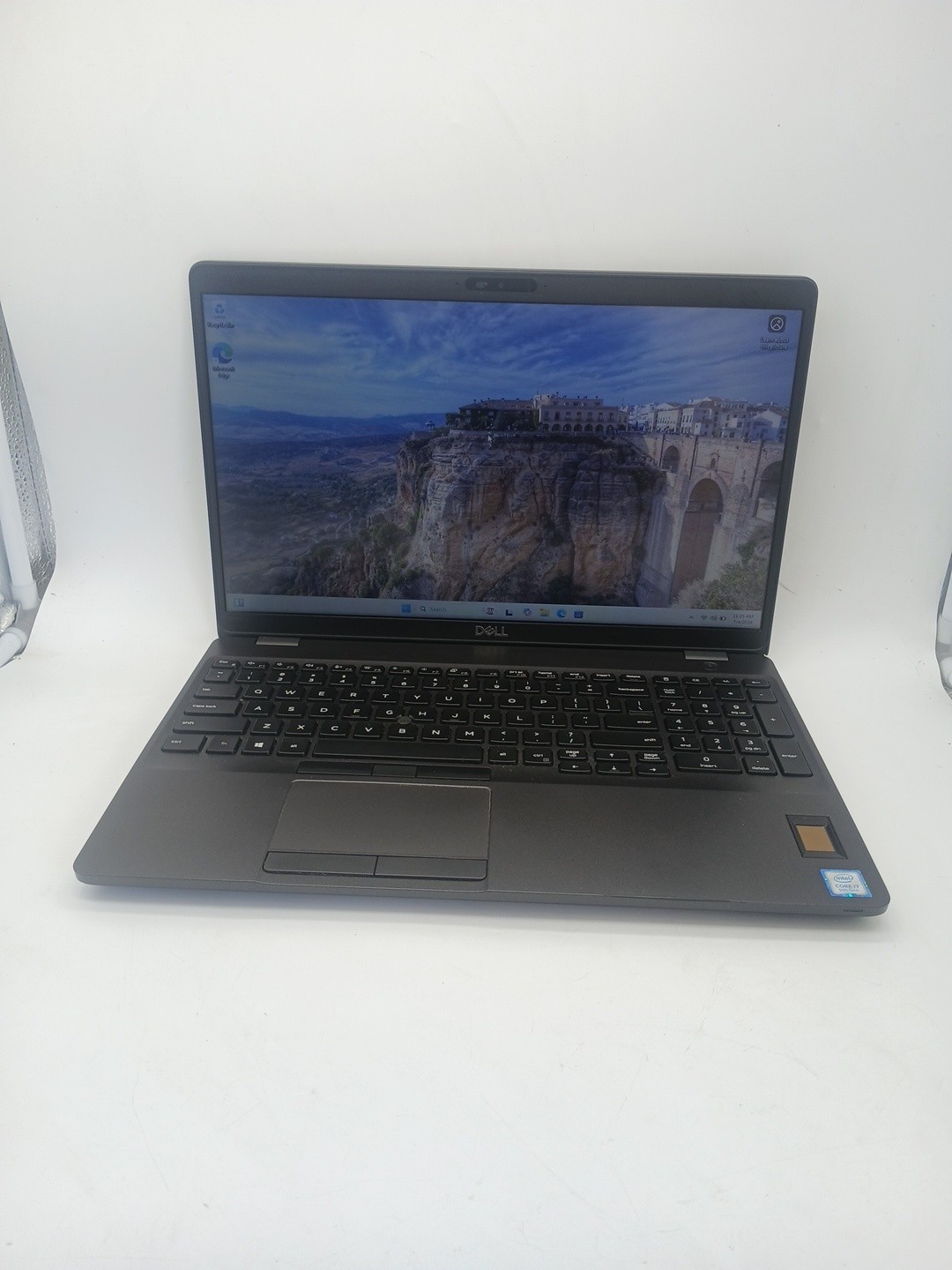 Dell Precision 3541 15.6″ Intel i7-9750H 16GB RAM 256GB SSD Quadro P620 WIn 11P