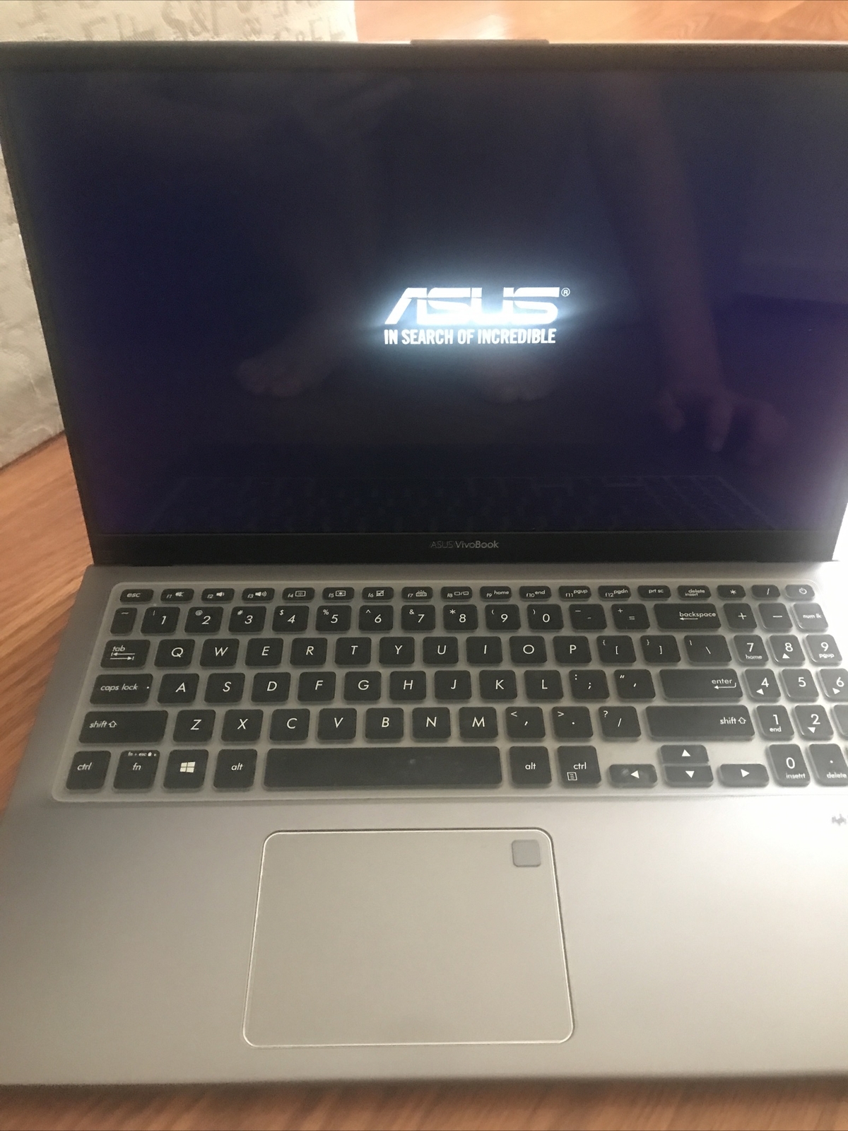 ASUS VIVOBOOK E1504F R3 7320U@2.40GHZ, 8GB RAM, 256GB SSD-Scratched