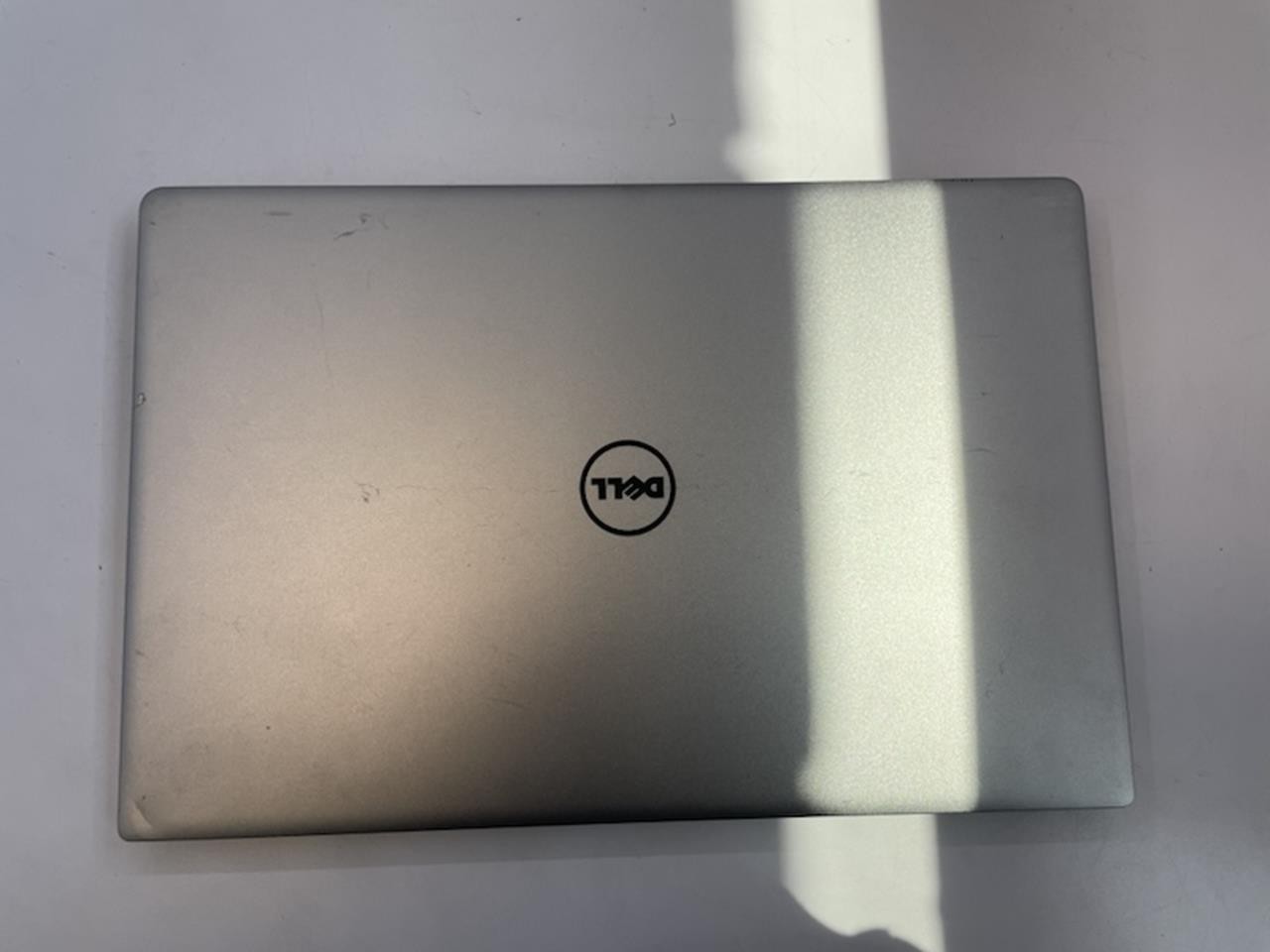 DELL XPS 13 9360 Laptop w/ Intel Core i7-8550U 1.80 GHZ + 8 GB | No HD / OS