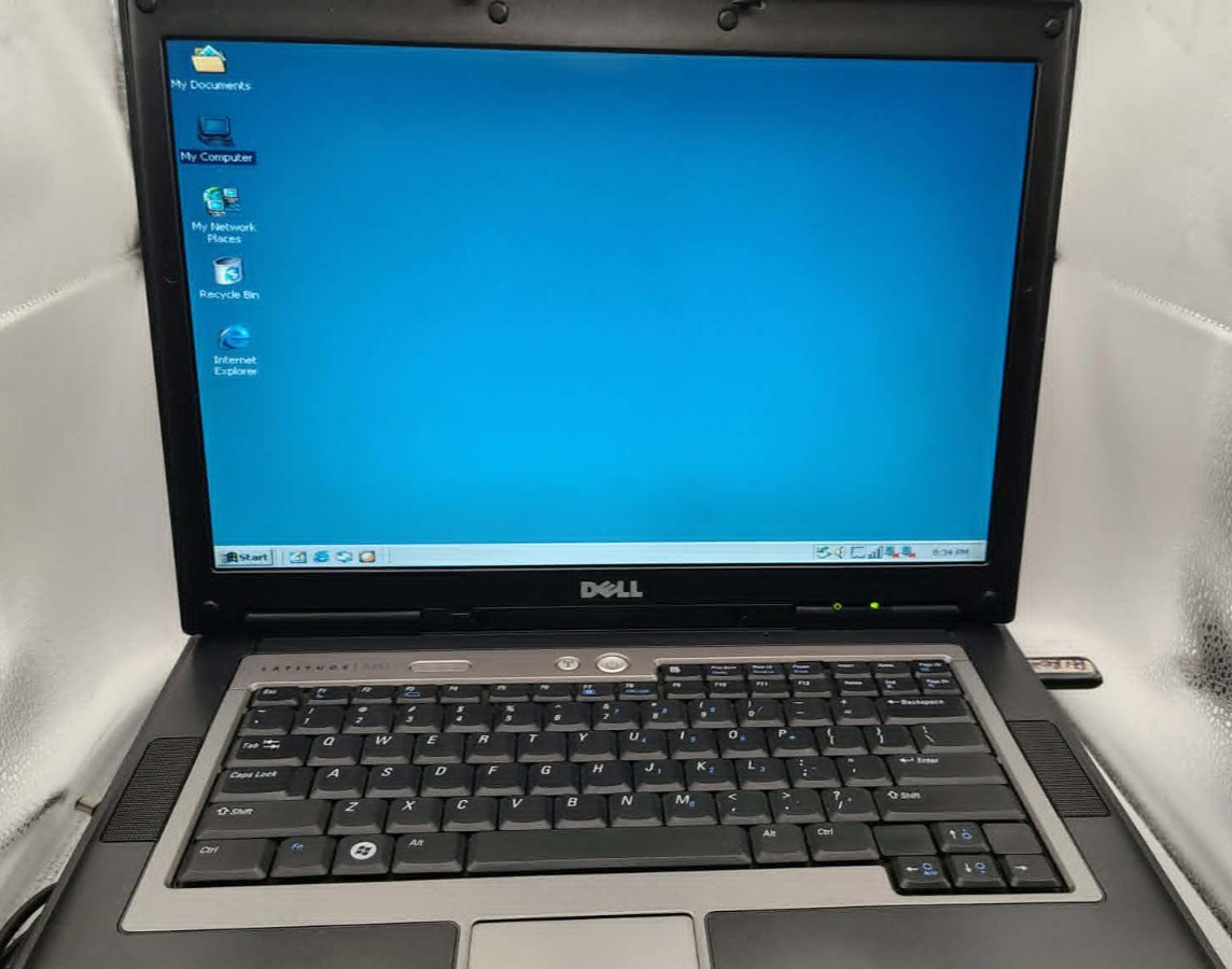 Vintage Dell Laptop Duo Windows 2000 2GB 80GB RS232 Serial Com Port new battery