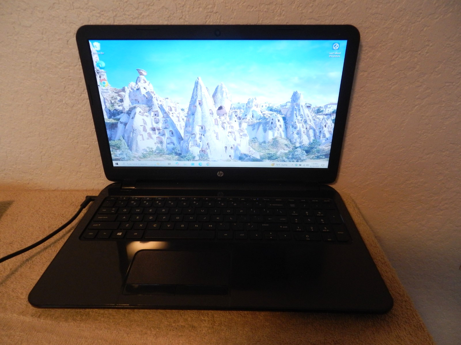 HP 15-G057CL 15.6″ Laptop AMD 1.8 4gb ram 500gb HD DVDRW Chgr Batt **GRADE A**