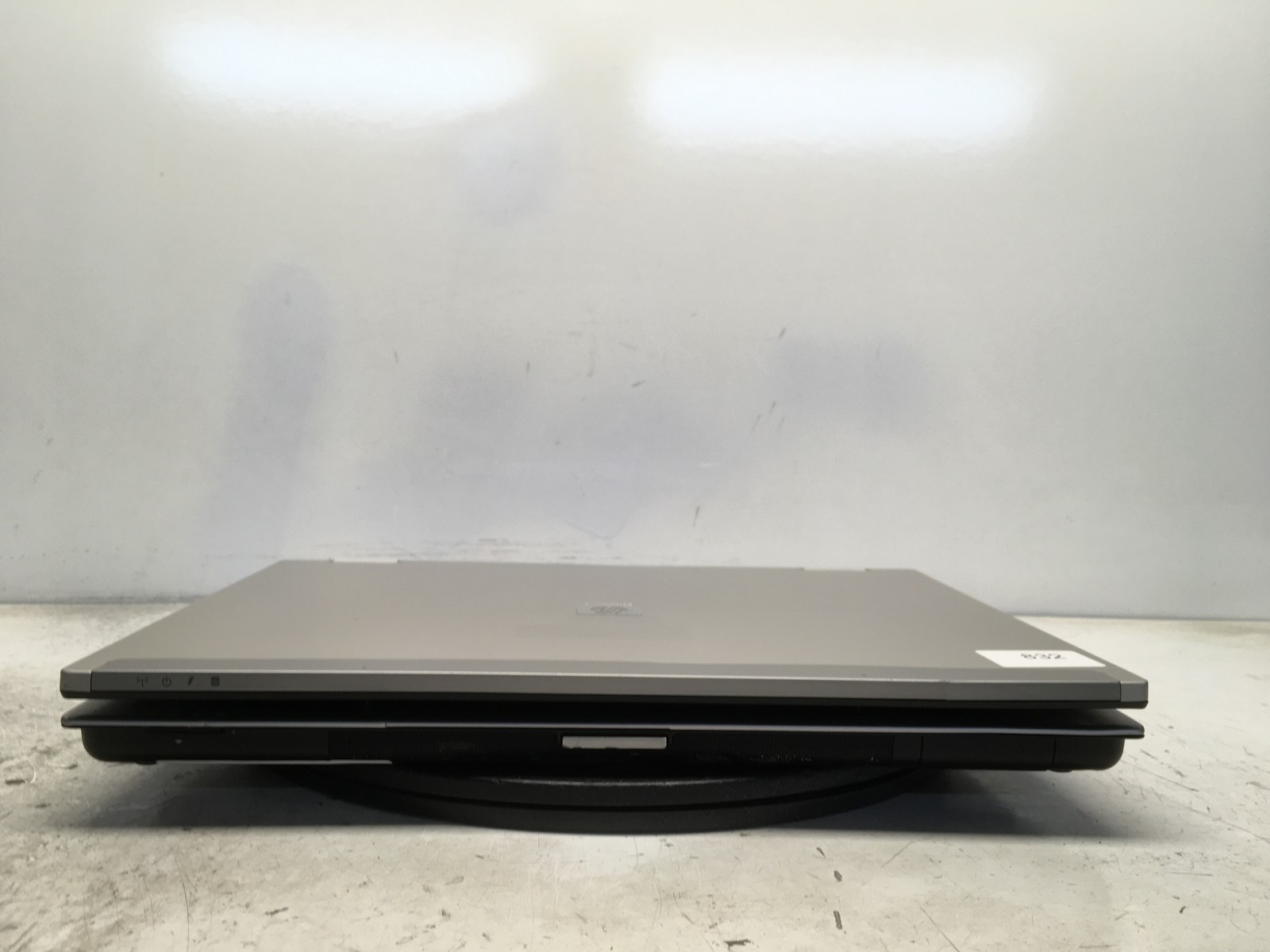 HP EliteBook 8530P Intel Core 2 Duo T9400 2.53GHz 4 GB NO HDD No Batt