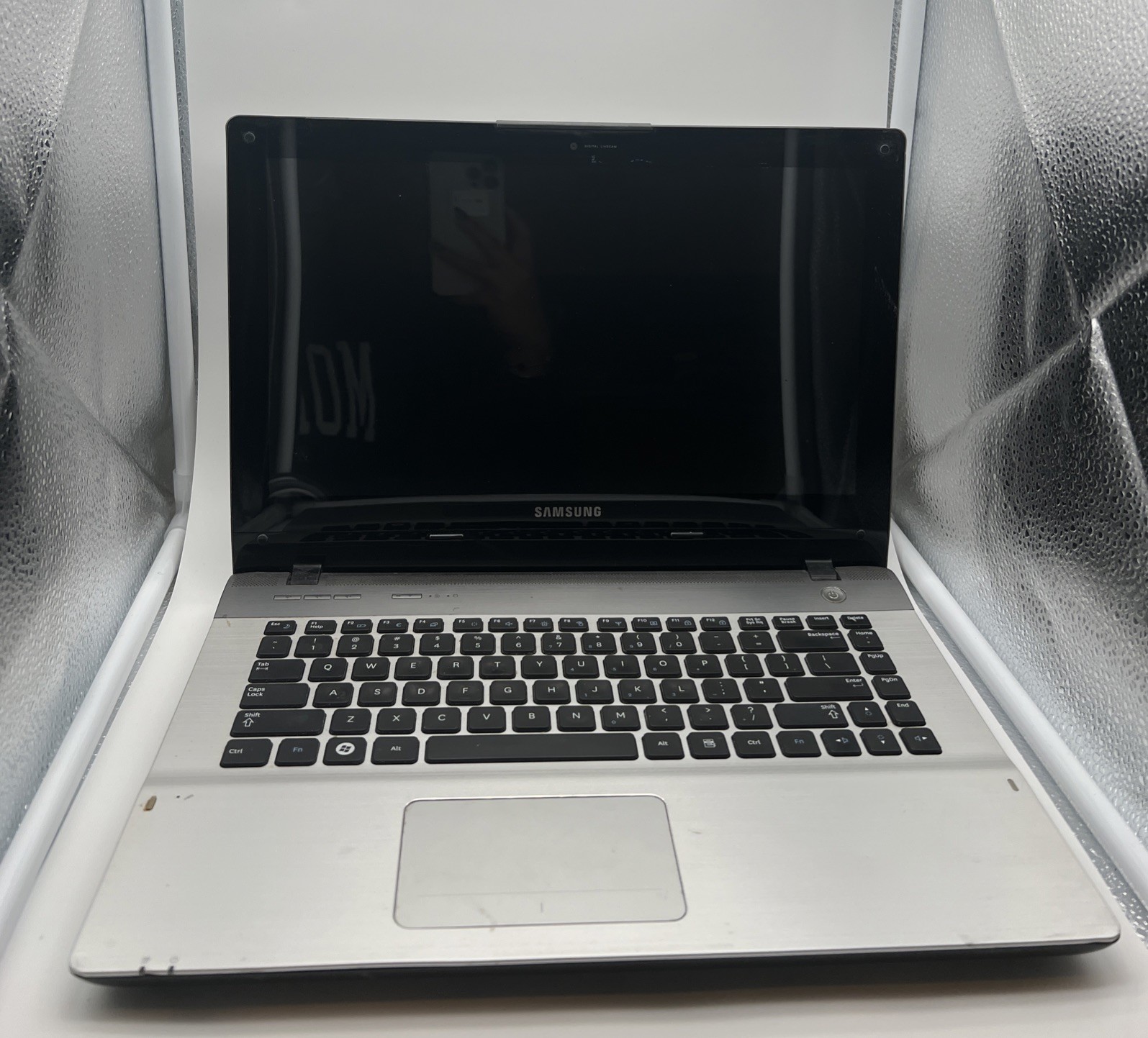 Samsung Notebook NP-QX410 Core i5 M480 @2.67GHz Ram:8GB/ 750GB