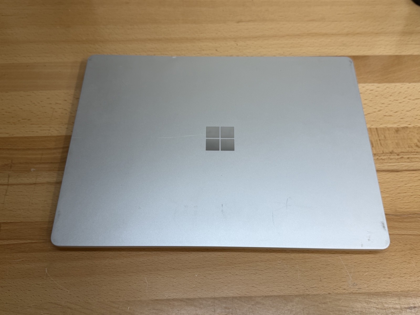 Microsoft Surface Laptop Go 1st Gen 1943 12.4″ i5-1035G1 1.0GHz 8GB RAM 128GB