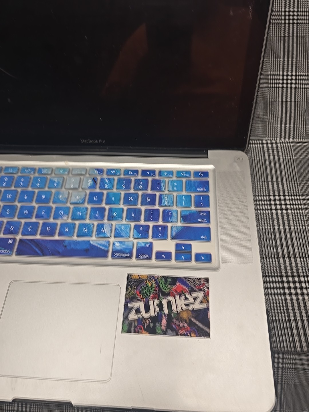 Apple A1286 15″ MacBook Pro Laptop Computer Silver Cracked Screen
