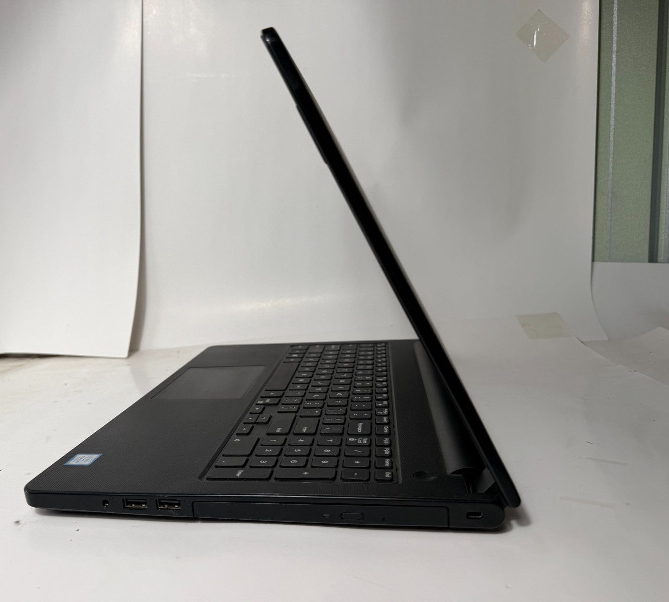 Dell Inspiron 5566 15.6”, Intel Core i5-7200U@2.50GHz 16GB RAM, 256GB SDD, W10