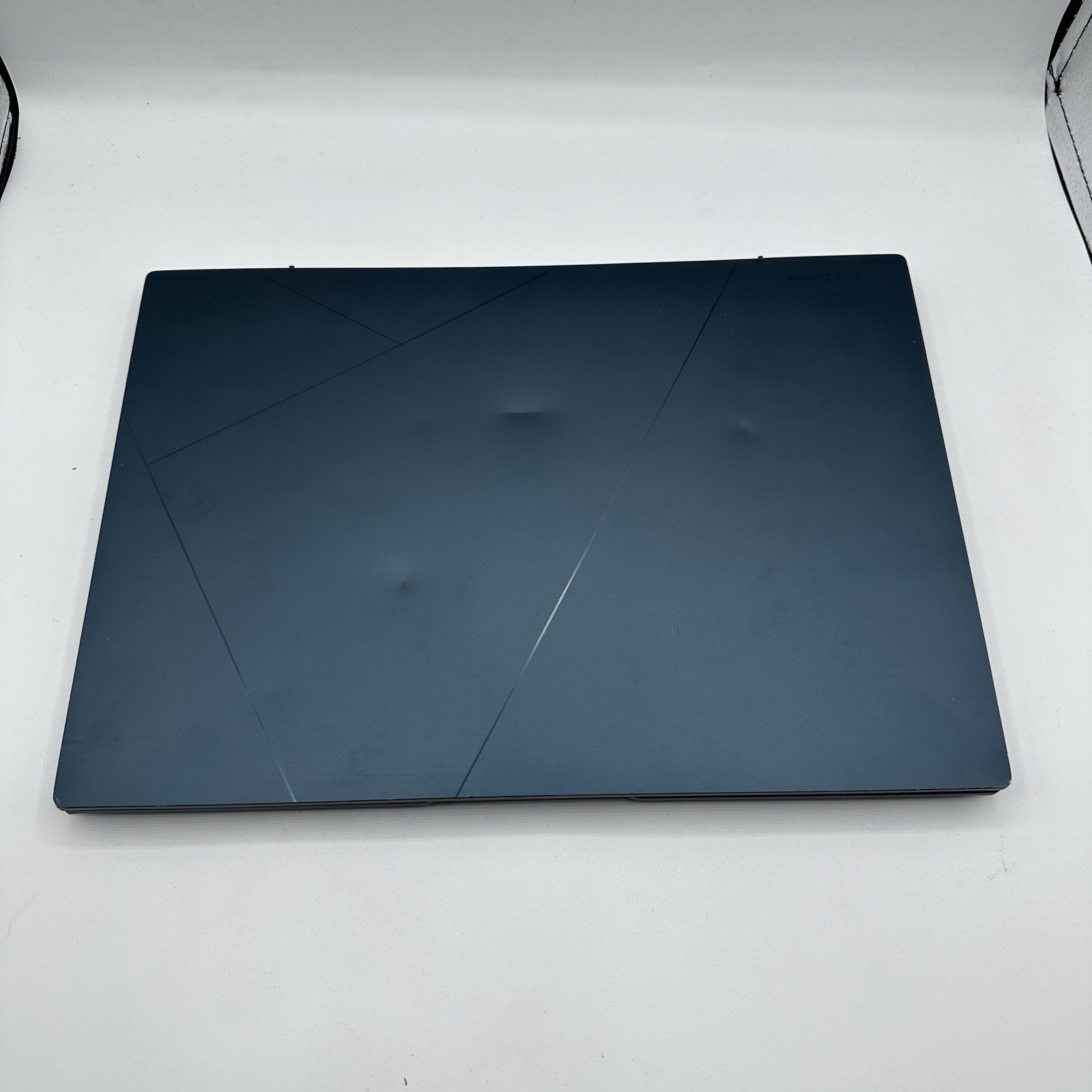 Asus Zenbook 14 OLED Q409Z 14″ i5-1240P 1.7GHz 8GB RAM 256GB SSD READ