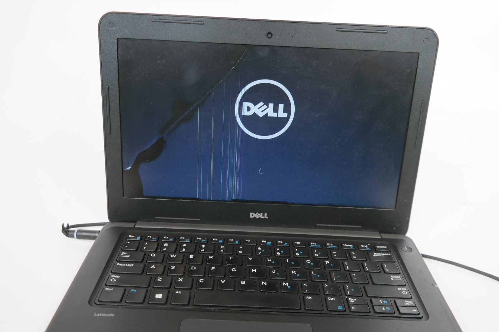 Dell Latitude 3380- i3/4GB RAM/120GB HDD/Cracked Screen/Bad Battery /windows 10