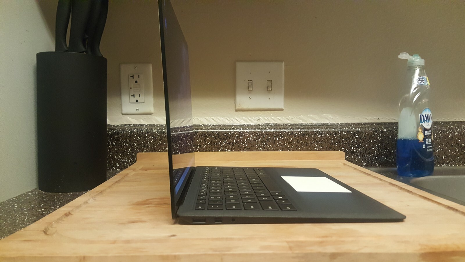 Microsoft Surface 2 Laptop i7 8GB 256GB SSD Windows 10 13.5″ – White/Black