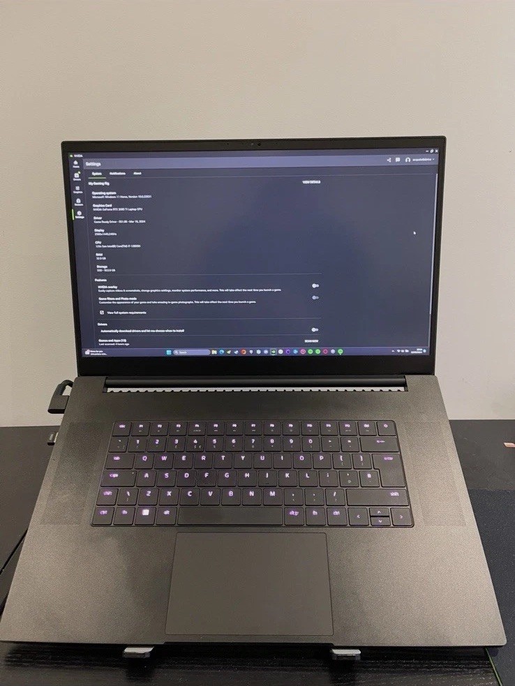 Razer Blade 17 QHD 240hz (1TB SSD, i7 12th Gen 4.80 GHz 32GB) RTX 3080 Ti