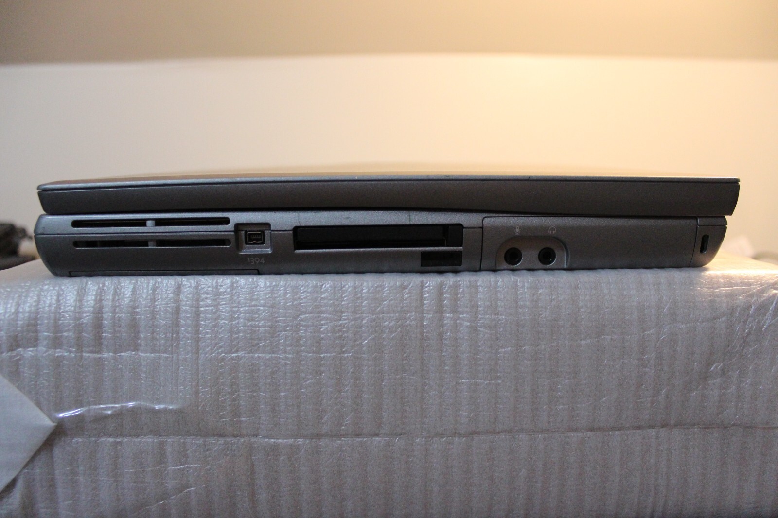 Dell D800 (1.40GHz/1GB/60GB/CDRW-DVD) WXGA Win XP PRO – SERIAL & PARALLEL Ports