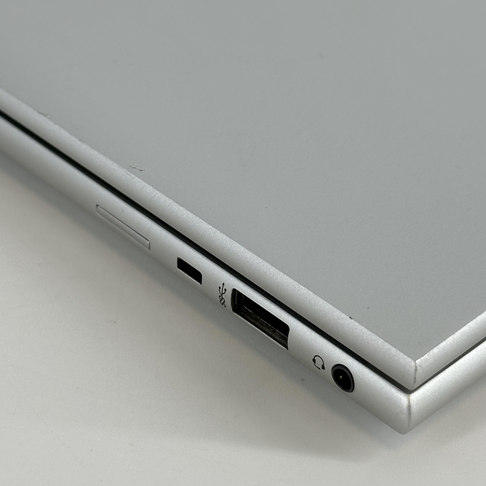 HP Elitebook 845 G9 14 FHD+ 2.7 GHz Ryzen 7 PRO 6850U 32GB 256GB SSD LCD ISSUE