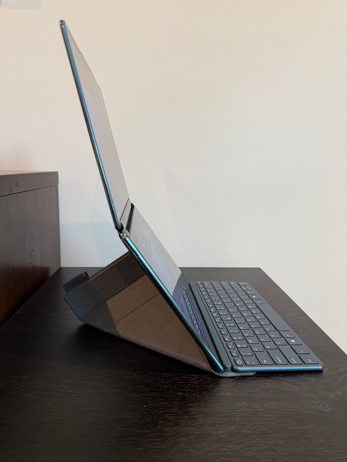 Lenovo Yoga Book 9i 13.3″ 2.8K Dual OLED Touch (Ultra 7 155U, 16GB/1TB SSD) #9