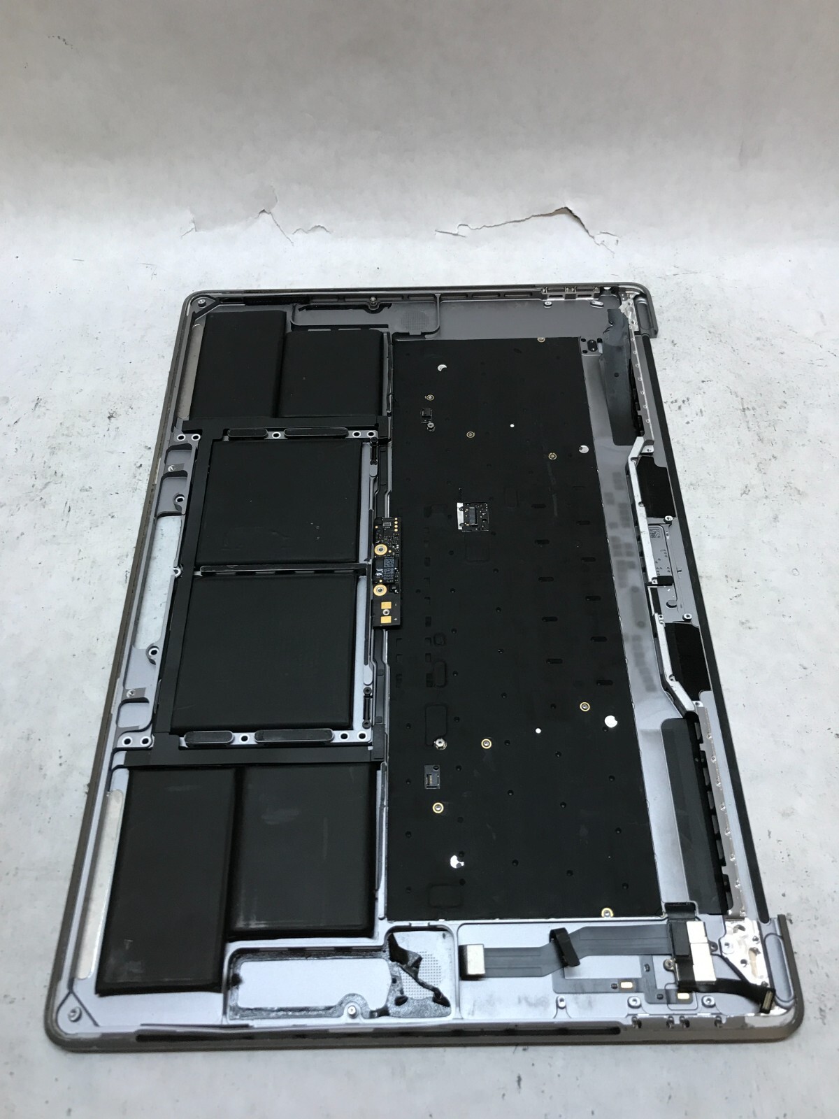 Apple MacBook Pro Touch/2018 A1990 Palmrest NO MOTHERBOARD For Parts/Repair- DW
