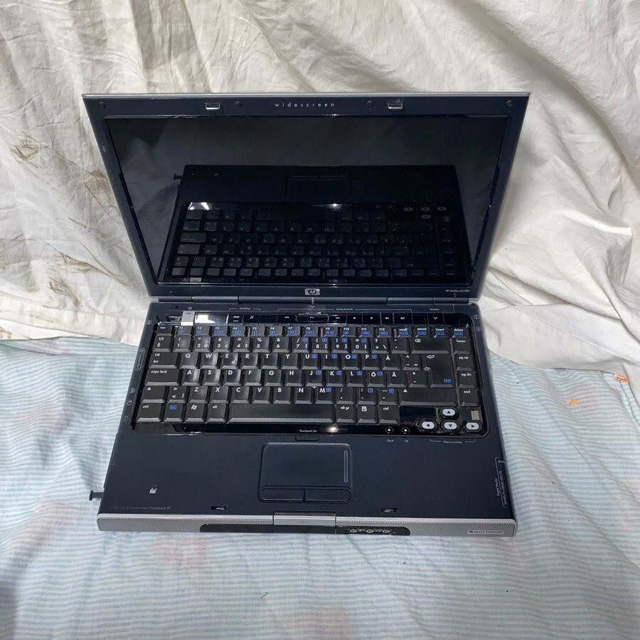 **NICE** Vintage Mint Condition HP Pavilion DV1000 Laptop. Intel Centrino 1.86GH