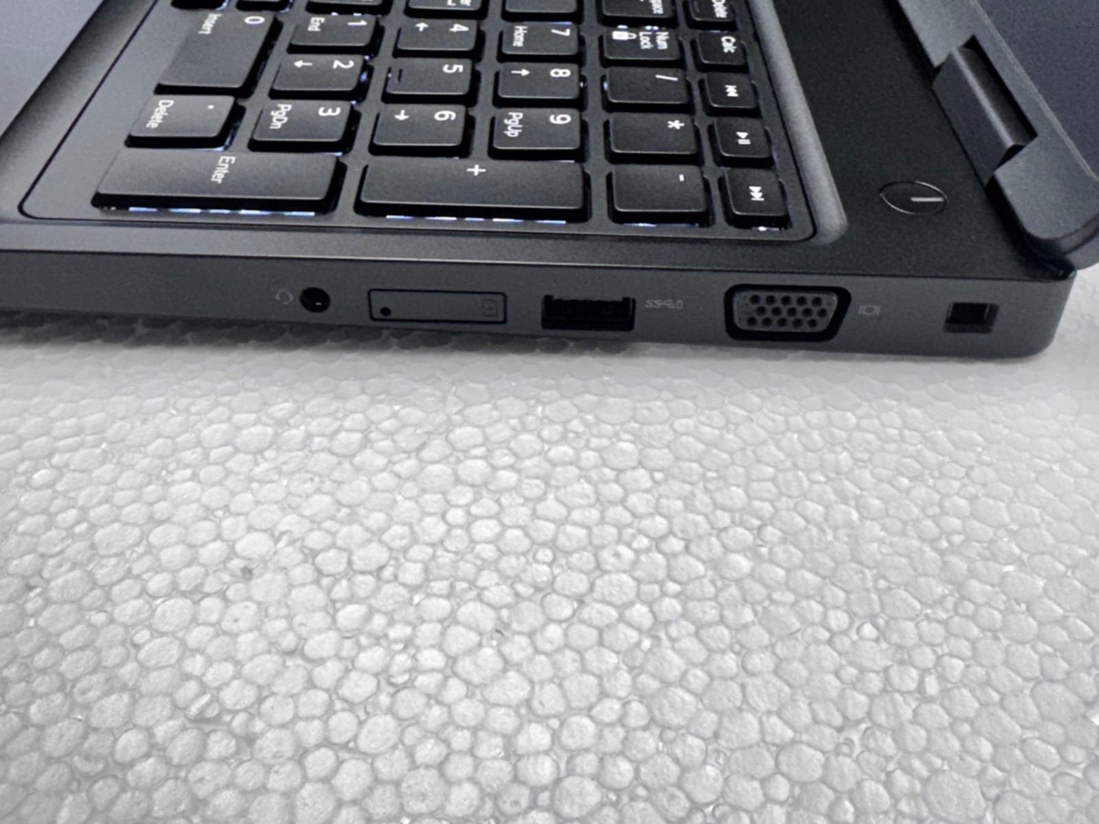 DELL LATITUDE 5590 i5-8250U 8GB RAM 256GB SSD WIN11PRO (NON-TOUCH)
