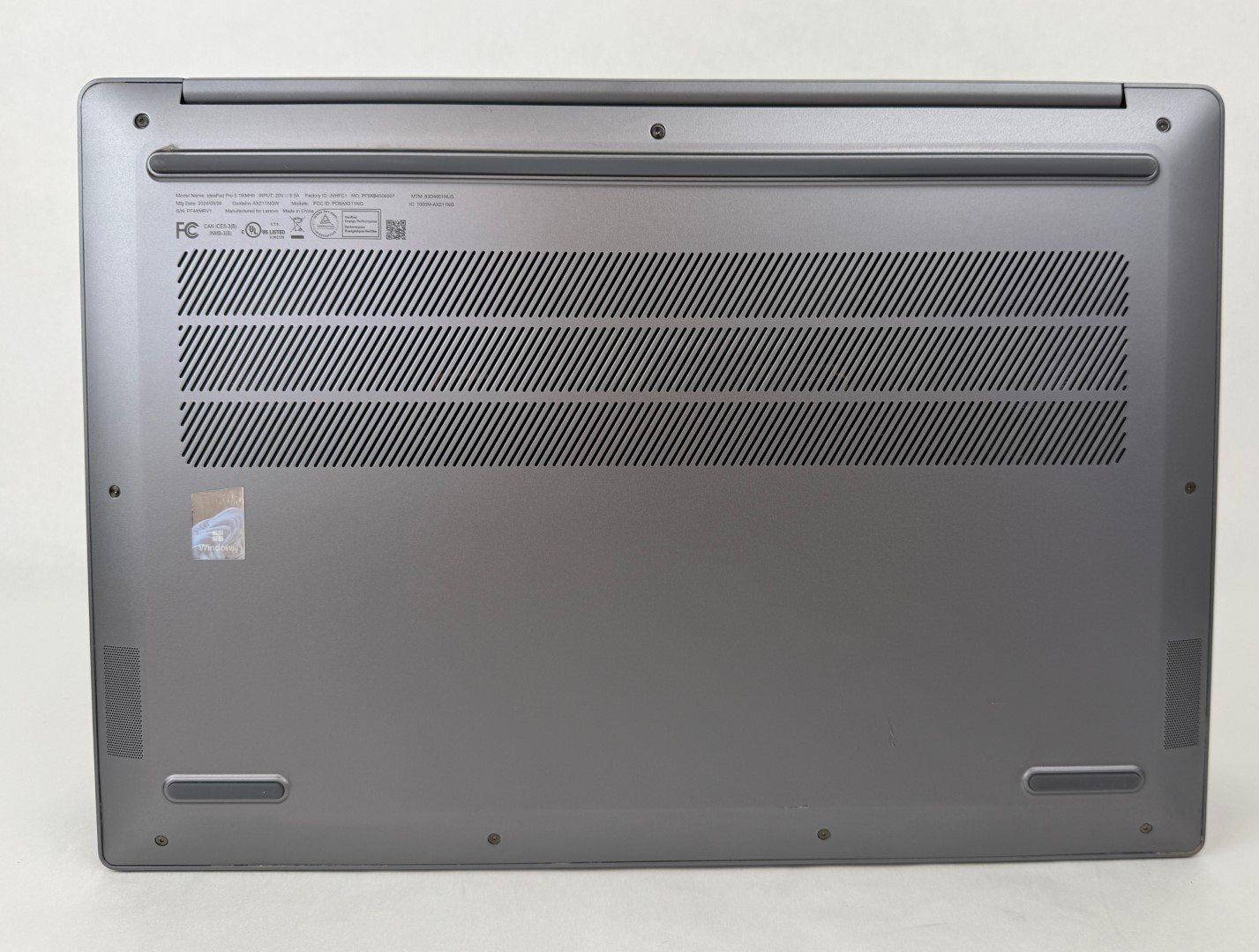 Lenovo IdeaPad Pro 5i 16″ 2048×1280 OLED Touch Ultra 9 185H 32GB 1TB 4050 Dent
