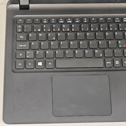 Acer Aspire ES1-523-223P Laptop – E1-7010, Radeon R2, 4GB RAM, No SSD, 15.6″ HD