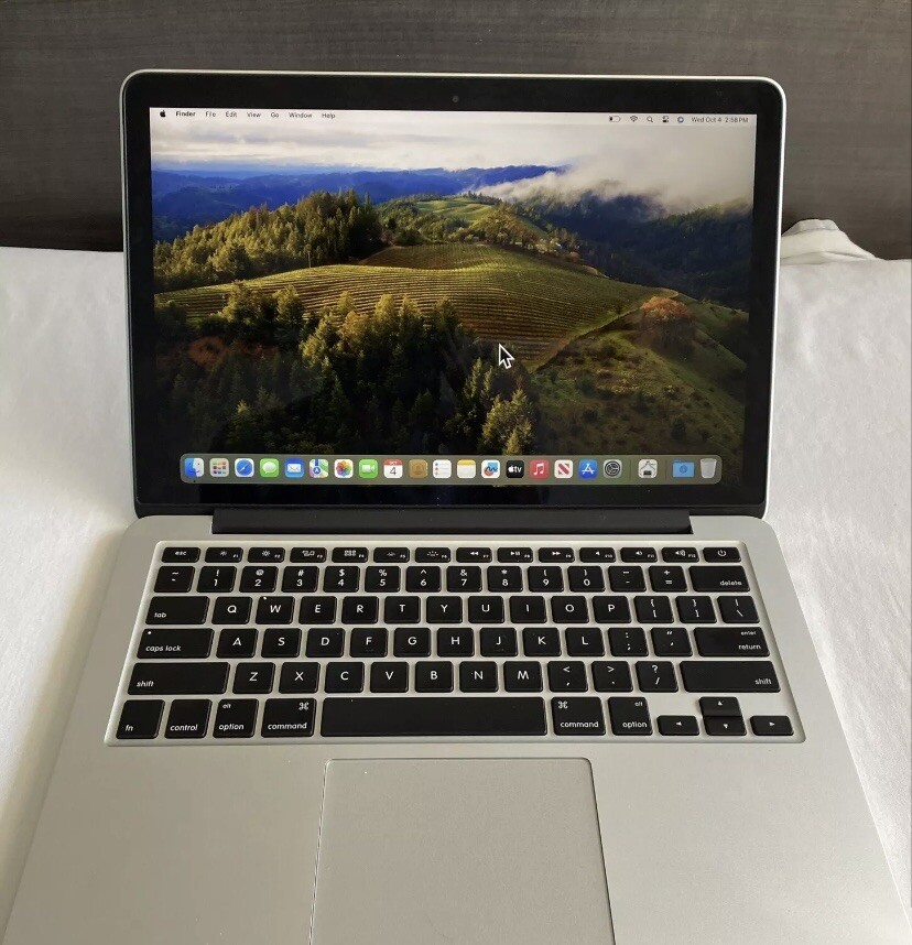 Apple MacBook Pro 13” – macOS 15.X Sequoia – Low Battery Charge Cycles – MINT