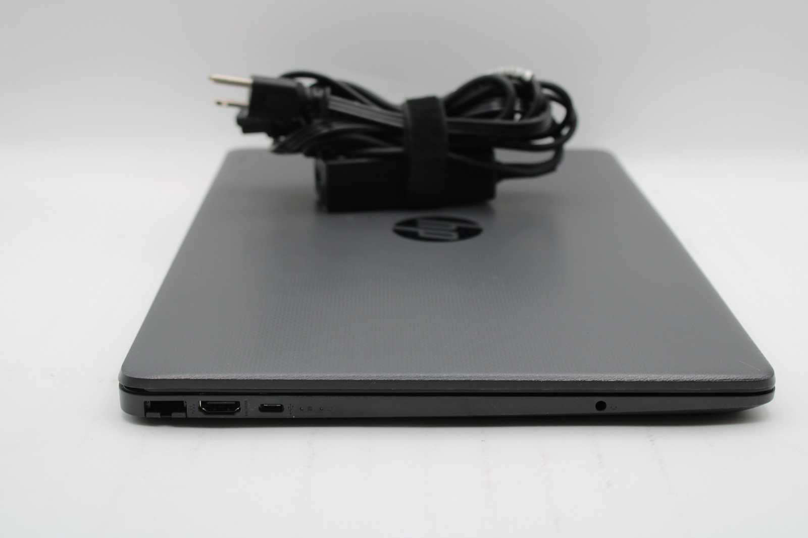 HP 250 G8 i3-1005G1 @ 1.2 GHz 8GB RAM No SSD No OS