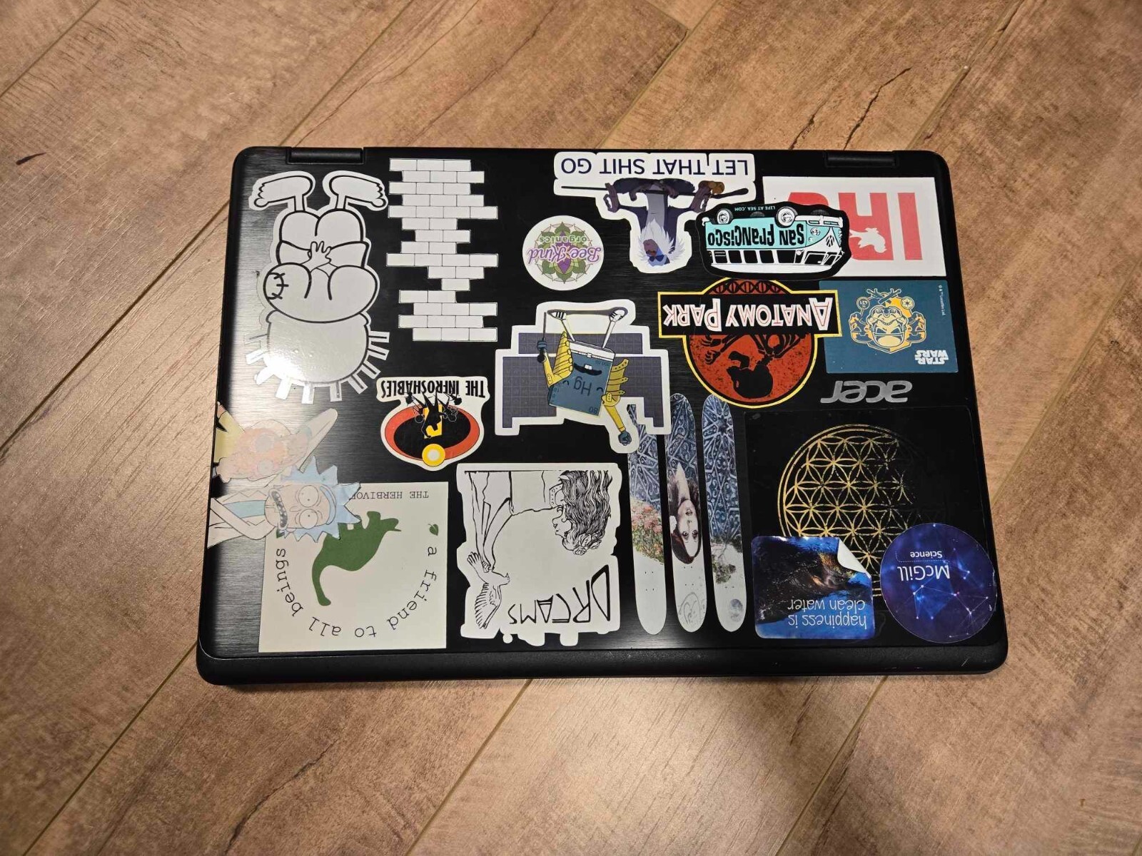 Acer Aspire R 14 – Broken screen for parts only