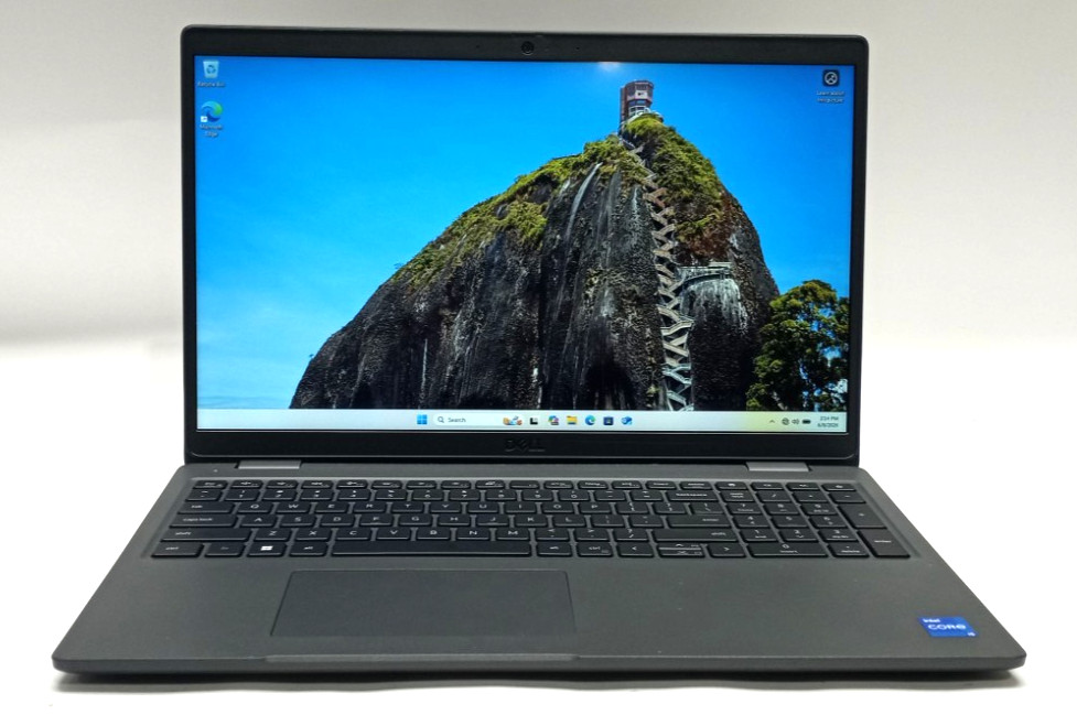 Dell Latitude 3540 15.6″FHD i5-1335U@4.6GHZ 8GB RAM 256GB NVMe Win 11 Pro WH721!