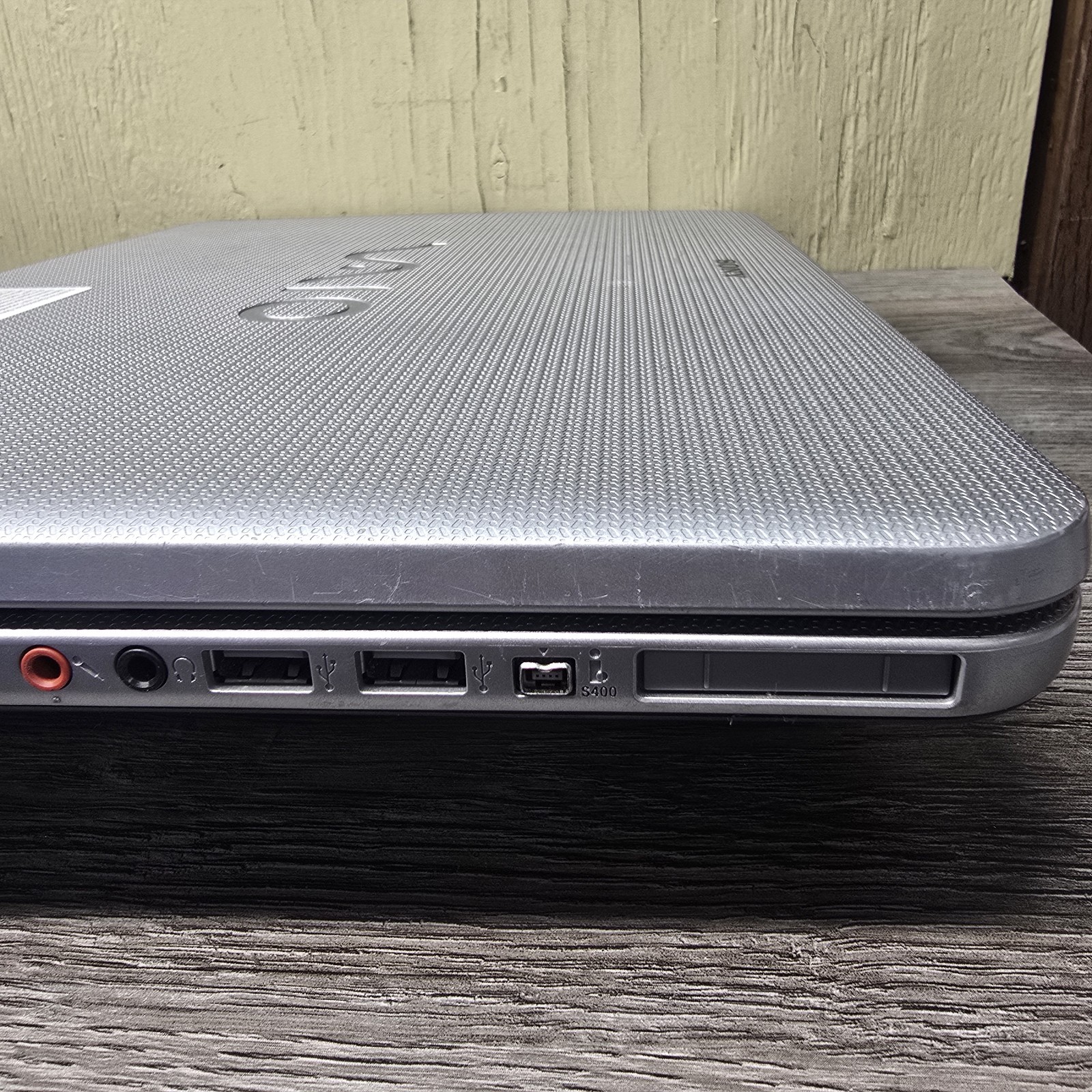 Sony VAIO Notebook PC VGN-NS110E 15.4 AMD Athlon 64 X2 2GB No Charger