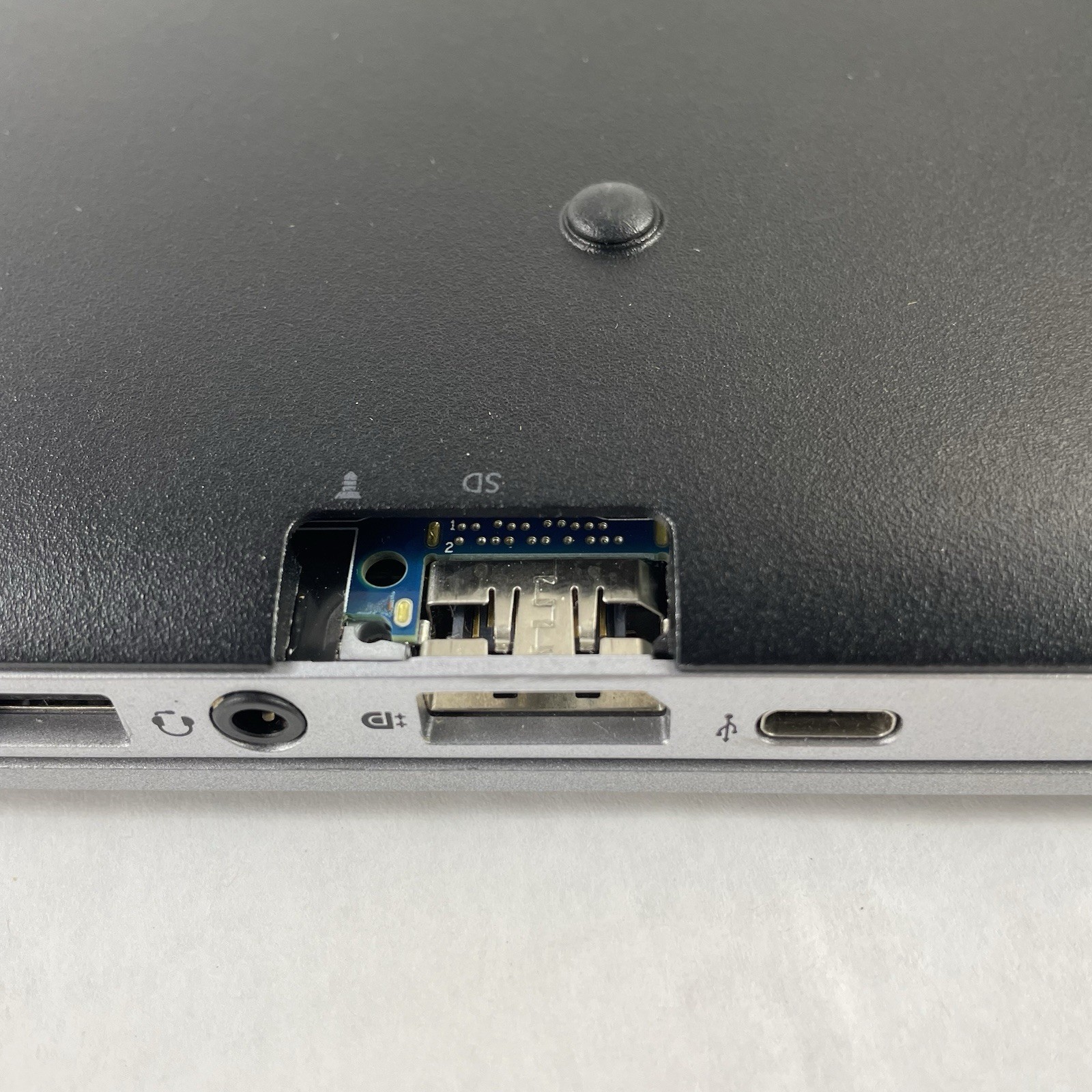 HP EliteBook 850 G3 15.6″ i5-6200U 2.30 GHz 8 GB RAM No SSD No OS – Bad Bottom