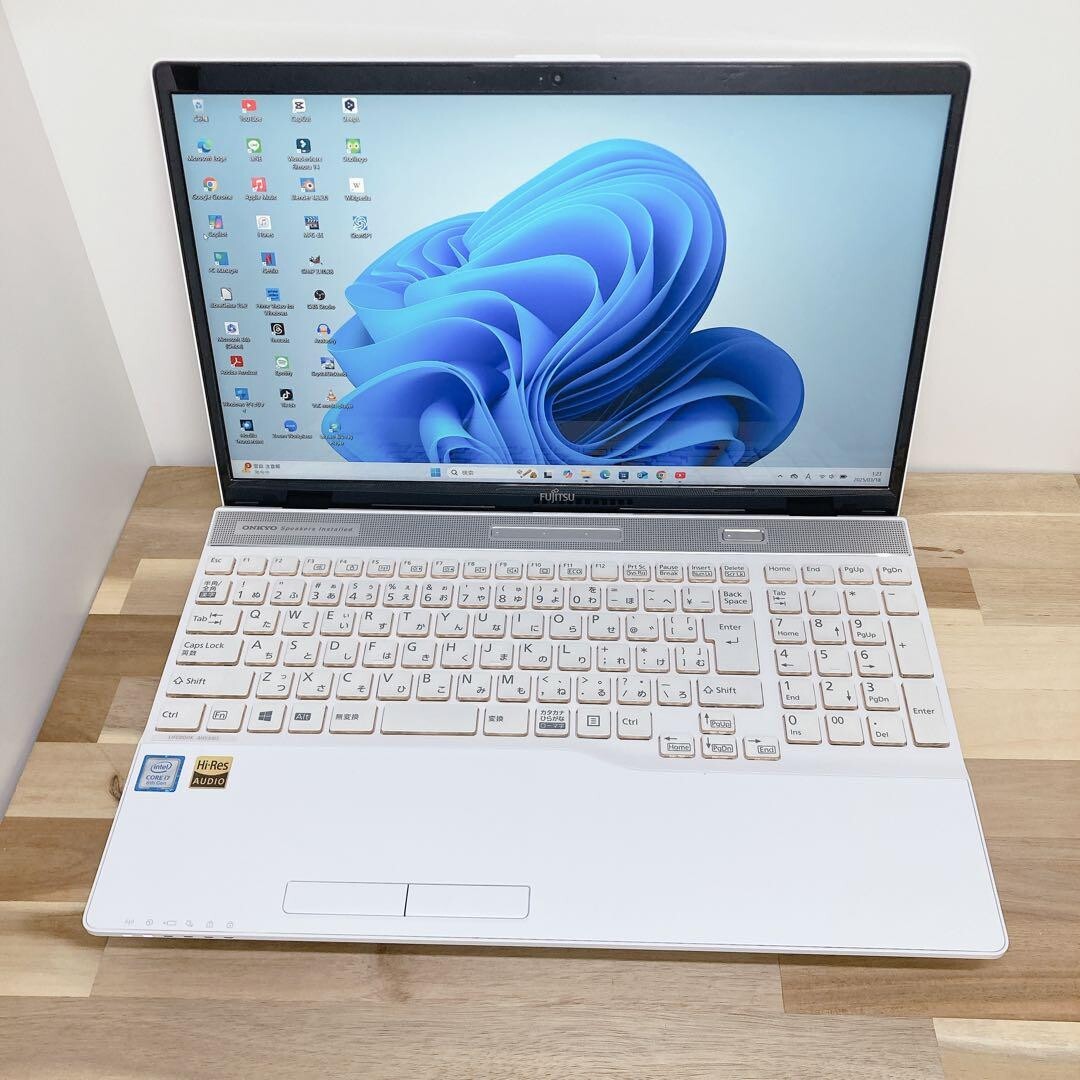Fujitsu LIFEBOOK AH53/B3 8th generation i7 high speed SSD Notebook PC 17