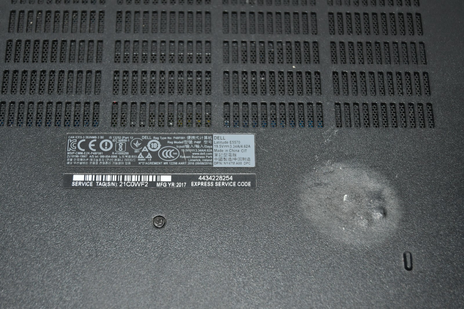 ^ Dell Latitude E5570 15.6″ Intel i7 “Parts Unit” No Power / Ram / HD / Battery