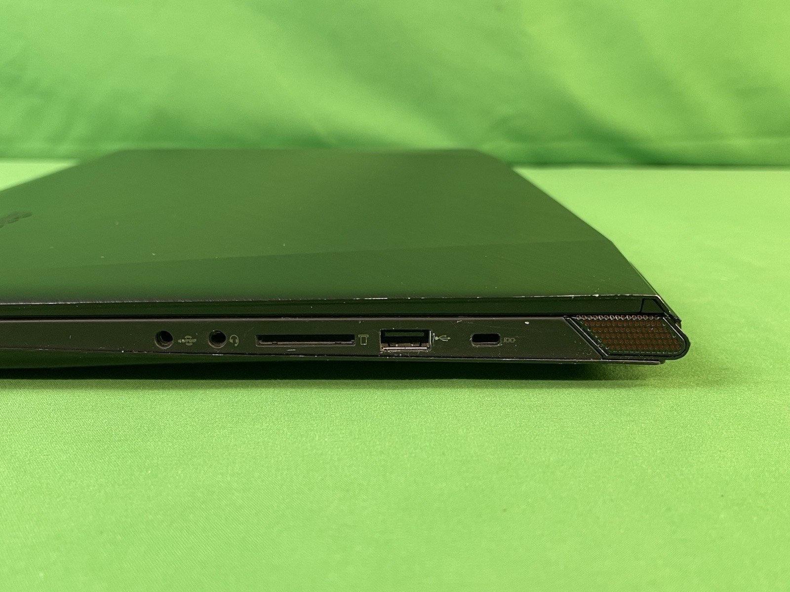 Lenovo Y50 Touch 15.6″ FHD Gaming Laptop i7-4720HQ 8GB RAM, 1TB, GTX 960M Win 10
