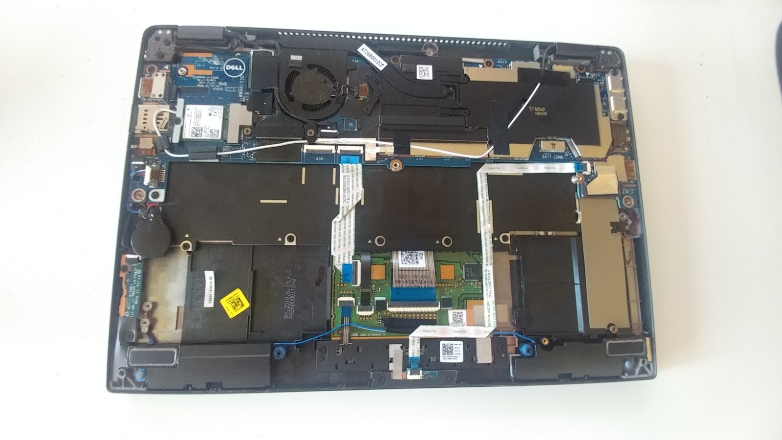 Dell Latitude 7390 2-in-1 touch i5-8350U 8GB RAM 13.3 inches USB-C – for parts