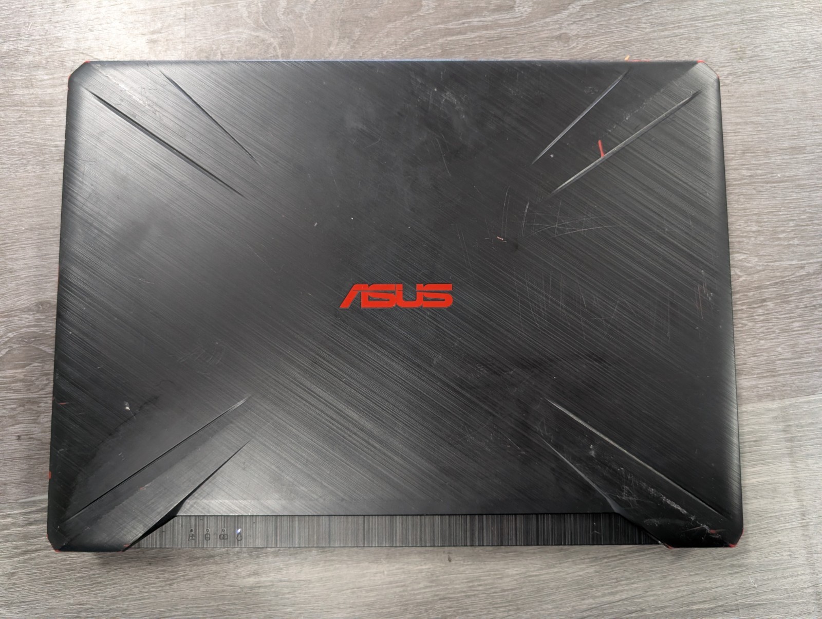 ASUS TUF FX505DT-AH51 15.6″ 8GB RAM 256GB SSD Gaming Laptop