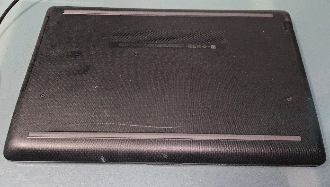 HP Laptop Model 15- db0011dx lightly used ex condition, 4gb Ram, 1tb Hdd READ!