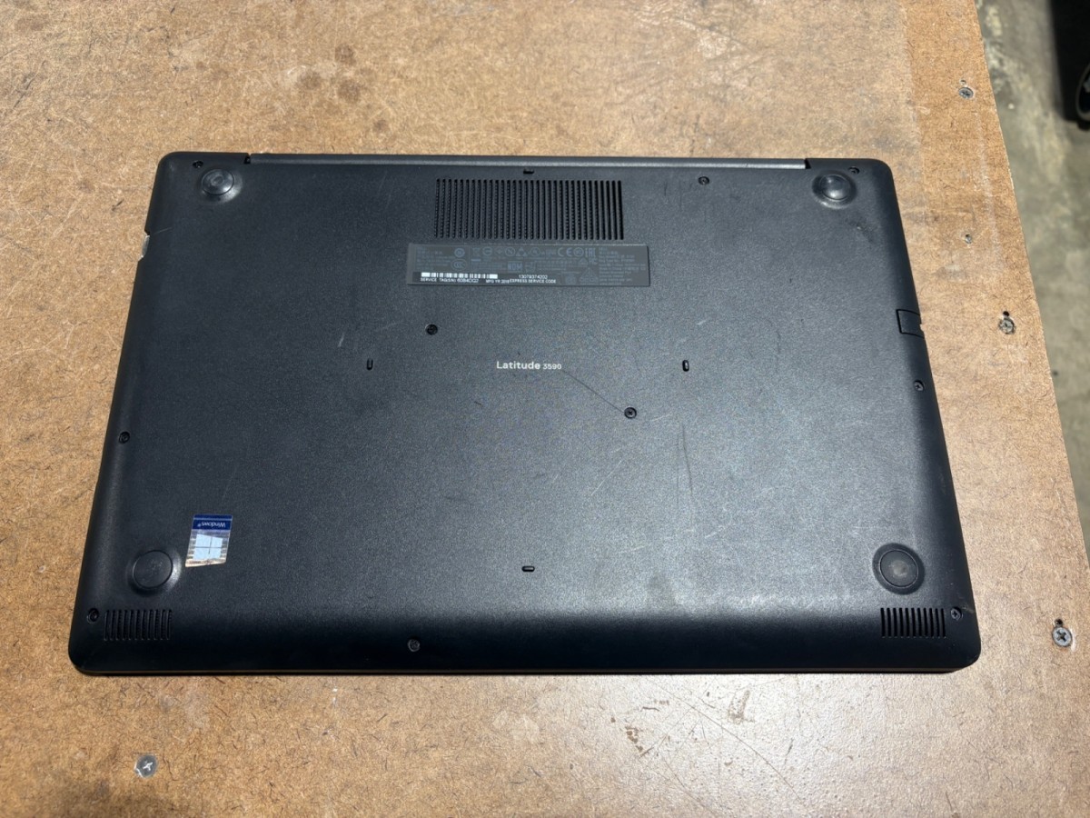 Dell Latitude 3590 15.6″ i5-8350U 8GB RAM 256GB SSD No OS No Charger