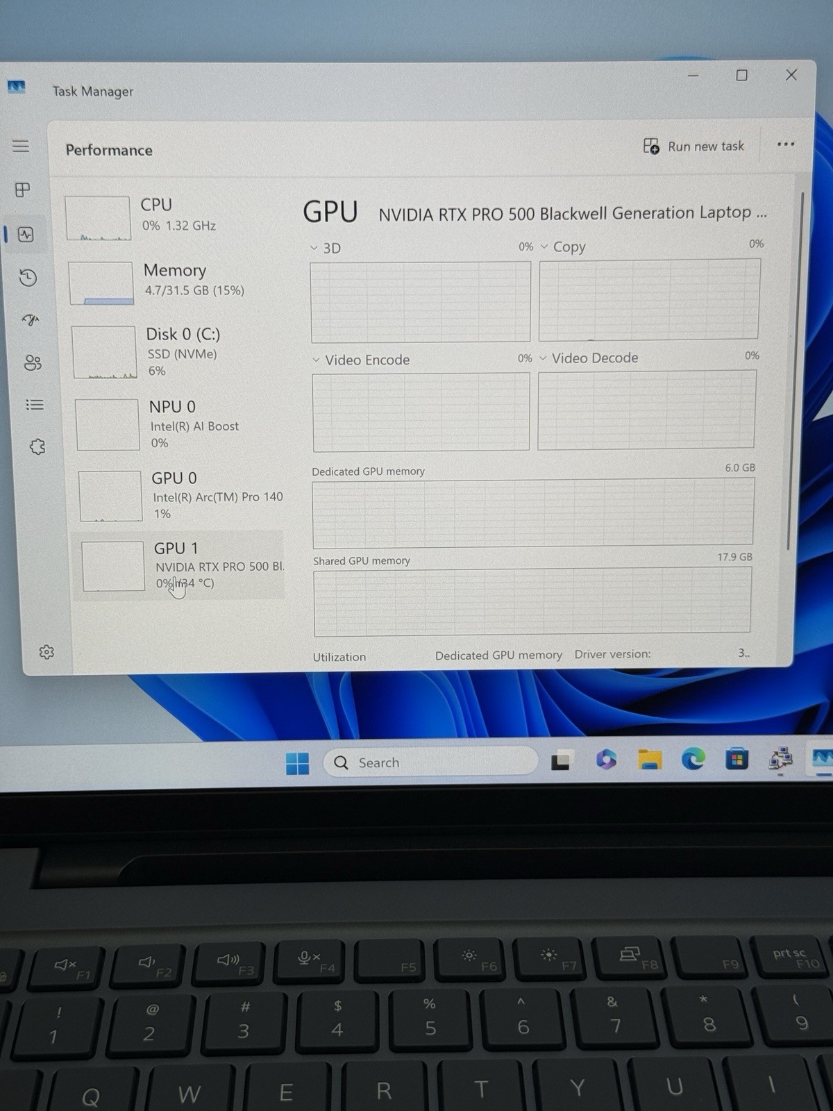 Dell Pro Max 14 MC14250 FHD+ Ultra 7 265H 32GB 2TB SSD RTX PRO 500