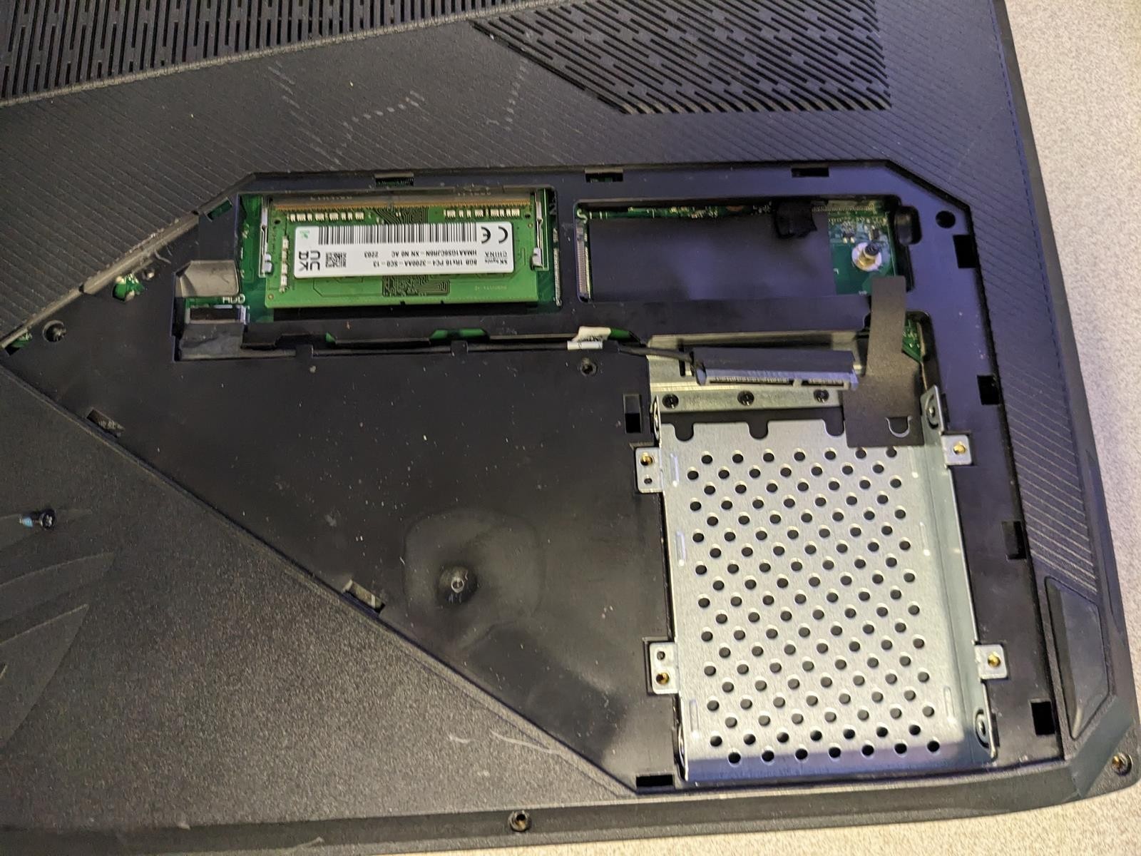 ASUS GL703V i7-7700HQ @ 2.80GHz, 12GB RAM, NO HDD/OS