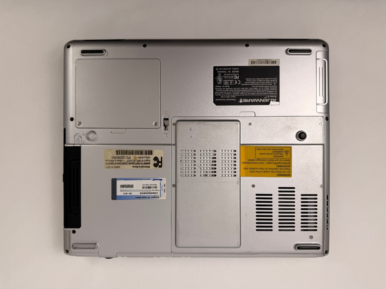 RARE 2004 Alienware Area 51m 766SN0 (Pentium 4, 1GB RAM, 80GB HDD, Win XP)