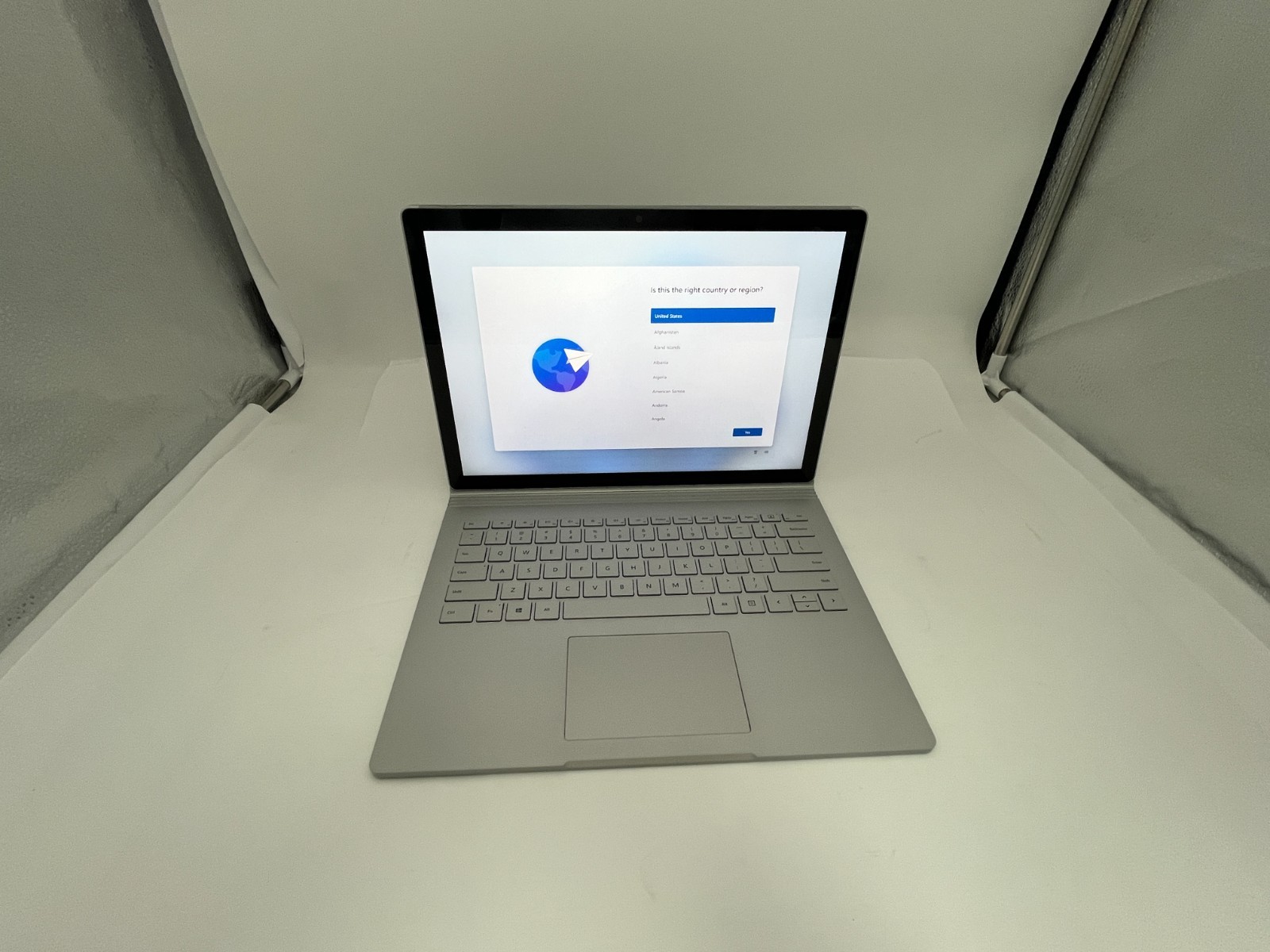Microsoft Surface Book 2 1832 i5-8350U 8GB RAM, 256GB M2 WIN 11