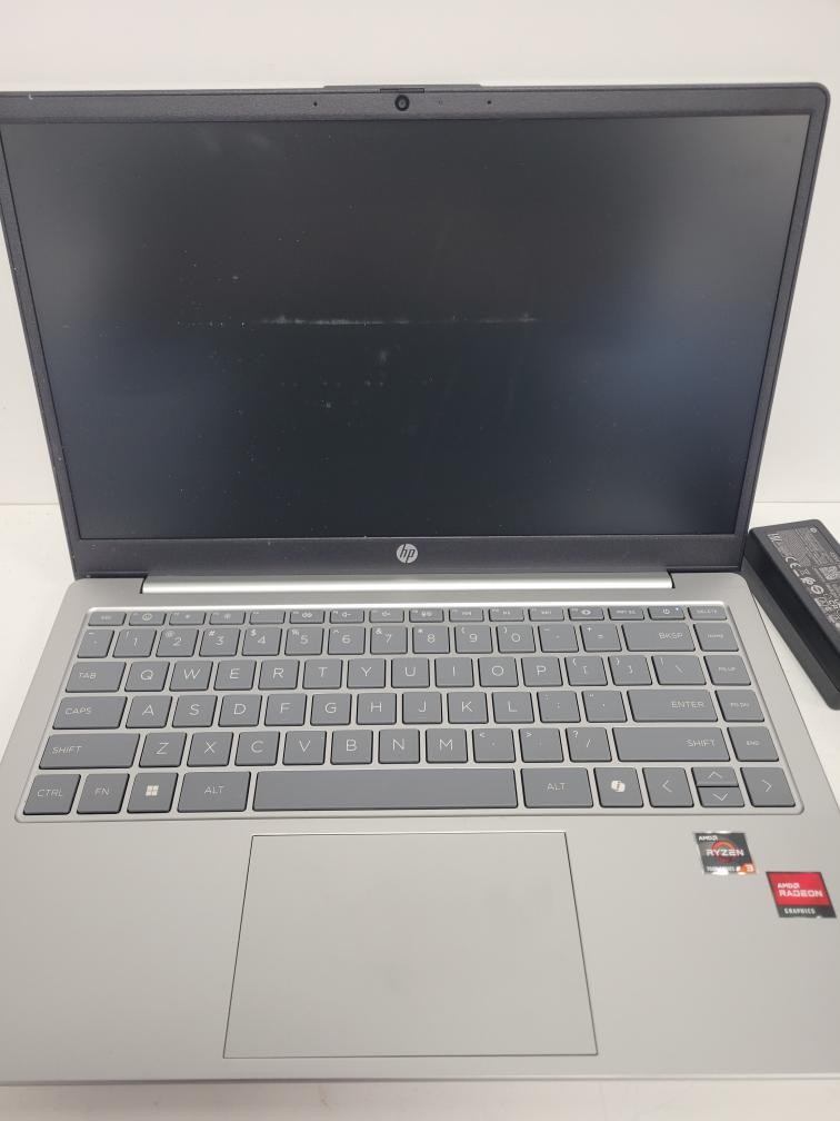 Windows 11, Amd Ryzen 3, 8 (CPU)@2.4ghz, 4gb ram and 256 SSD. Inclu (P04024390)
