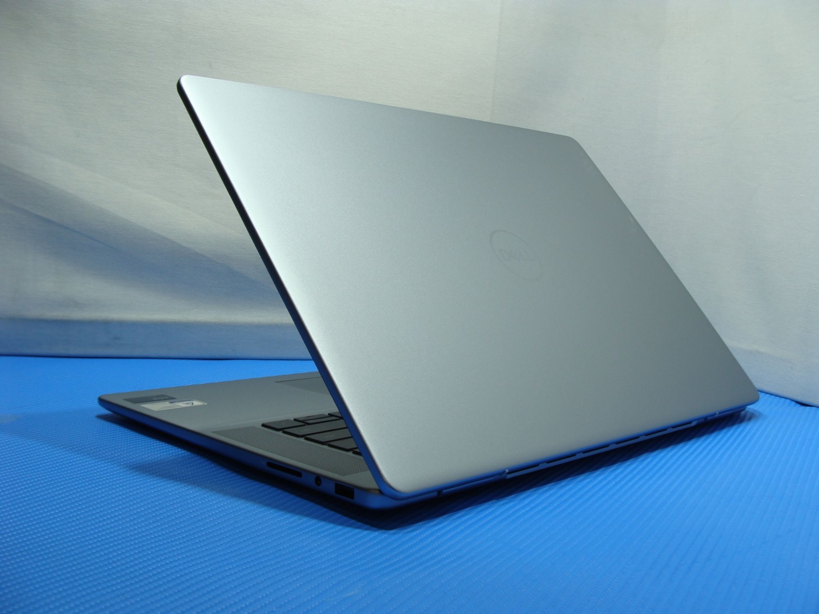 Dell Inspiron 16 Plus 7640 16″FHD+TOUCH Ultra 9 185H max 5,1 GHz 16GB 512GB W11H