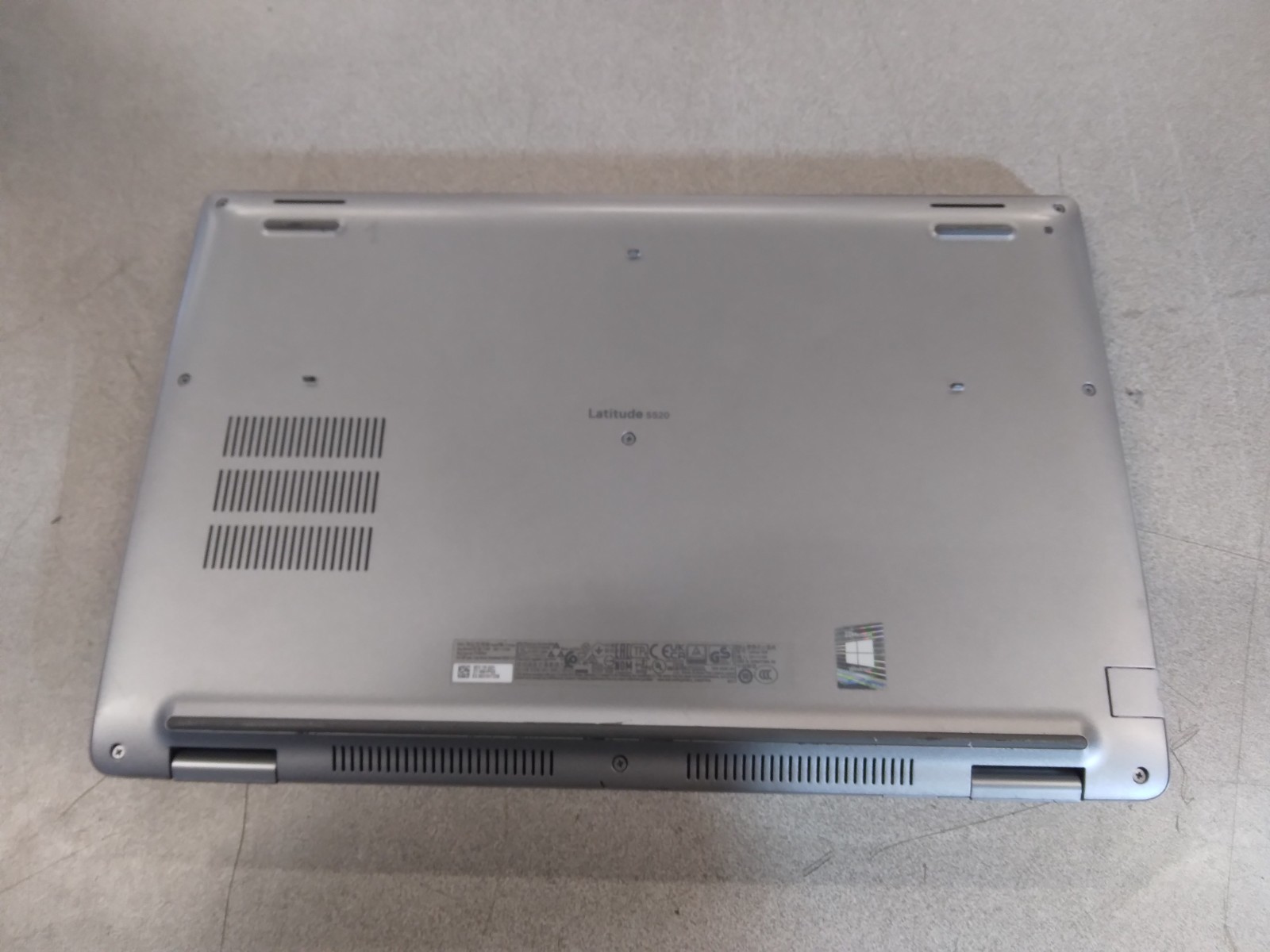 Dell*Latitude*5520*Intel*i5-1165G7*256GB*NVMe*8GB*DDR4*Iris*Xe*Graphics*No*OS