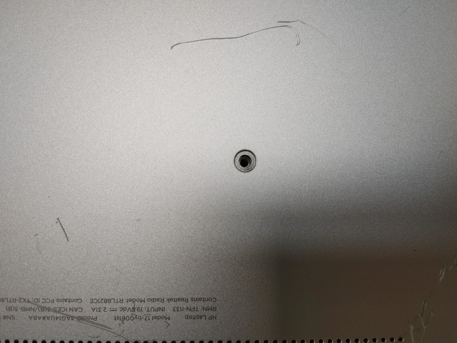 HP 17-by0xxx Core i3-8130U@ 2.20GHz , NO RAM ,NO HD , Bad screen ,for parts only