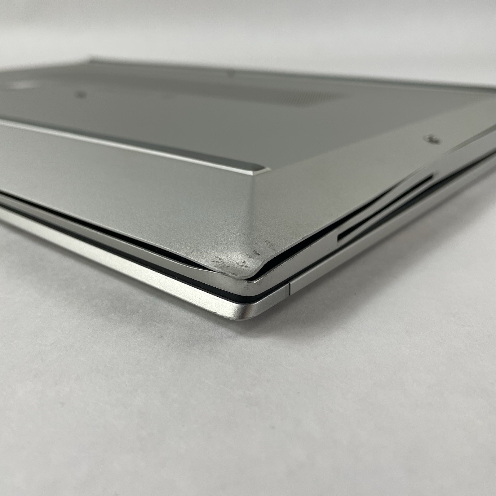 HP EliteBook 850 G7 15.6″ i5-10310U 1.70 GHz 8 GB RAM No SSD/OS/AC – Bad Corner