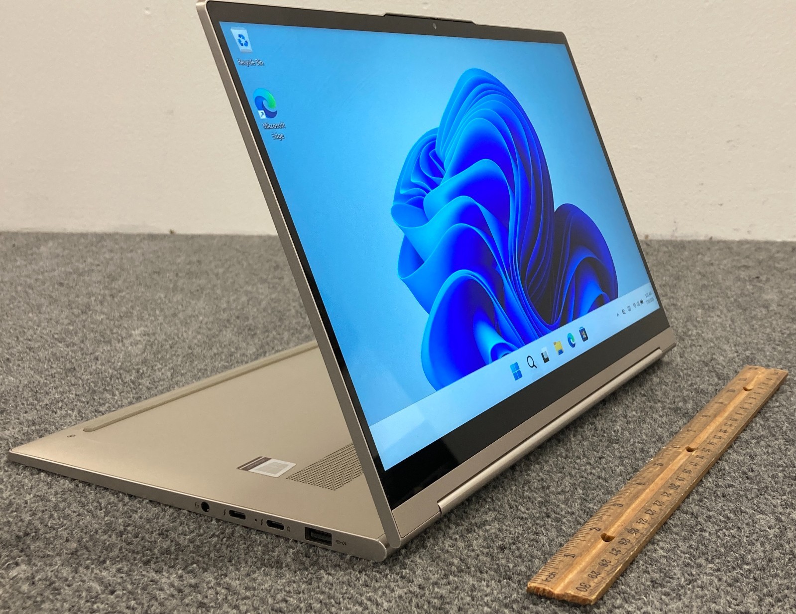 Lenovo Yoga C940-14IIL 2-in-1 14″ 2-in-1 Laptop i7-1065G7 12GB RAM 256GB NVMe