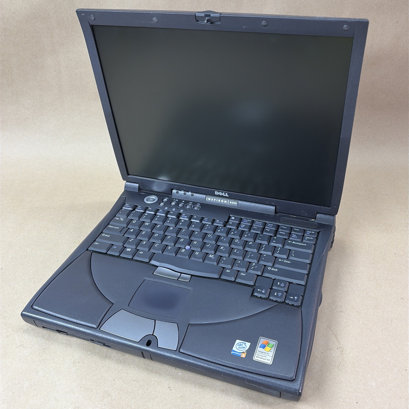 FOR PARTS Dell Inspiron 8200 PP01X Intel Pentium 4 Laptop UNTESTED