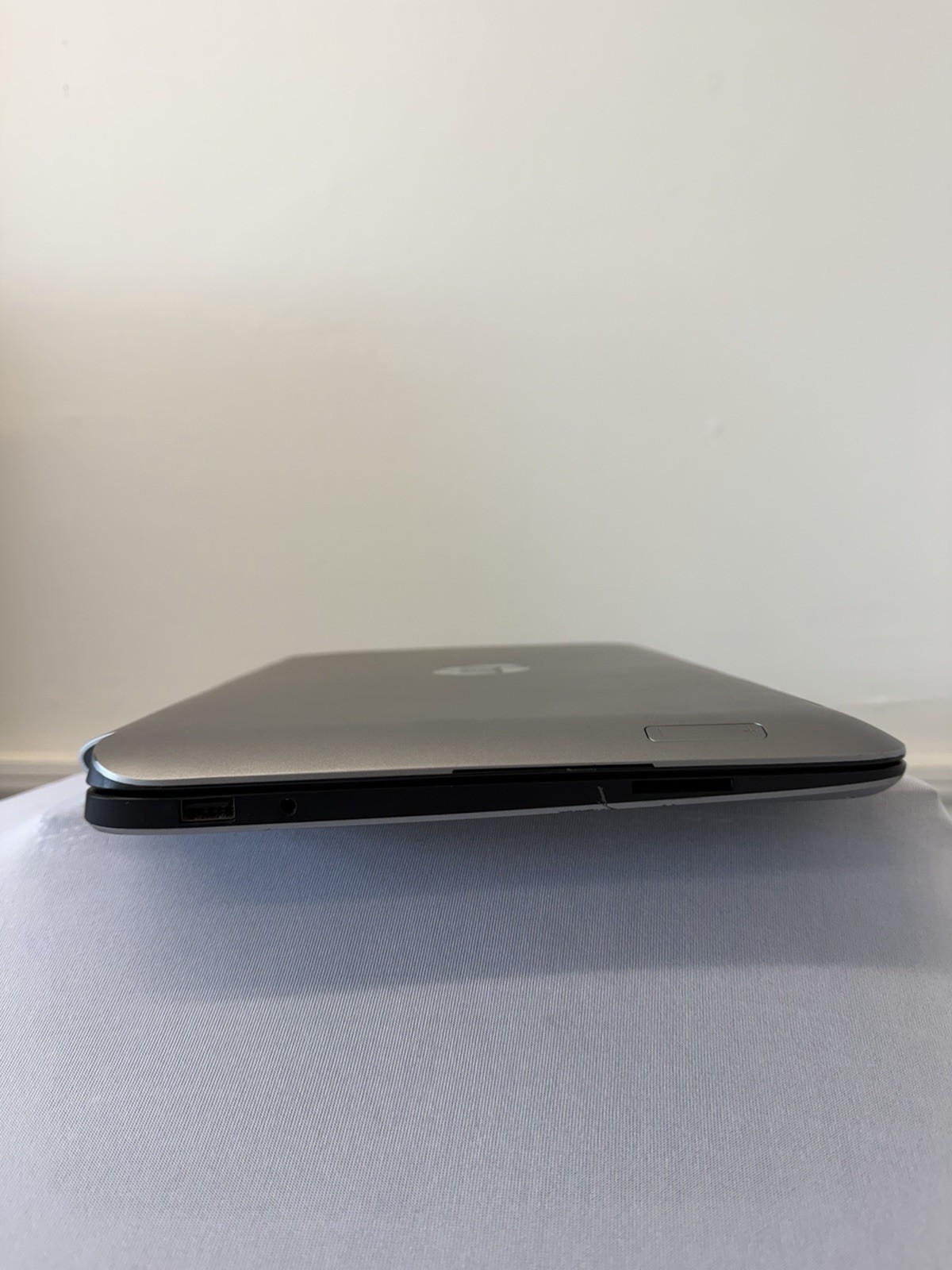HP Split 13×2 Laptop – Intel i3-322qy – RAM 4GB – Read Des